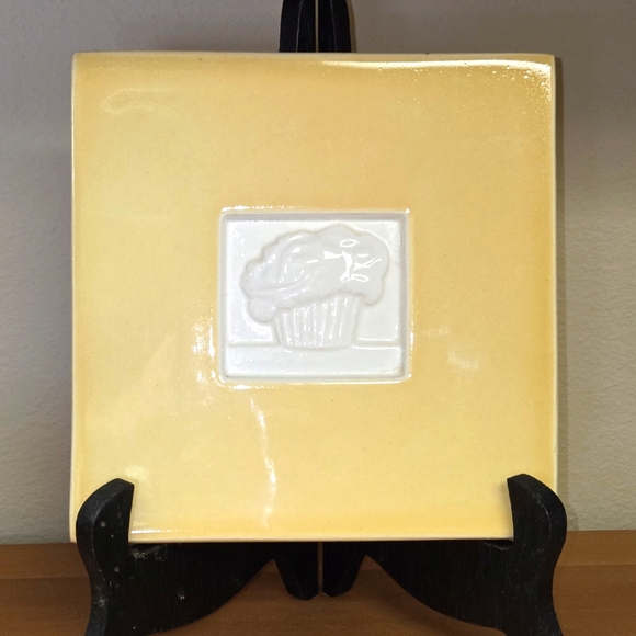 Vintage 90s Pull Cart Tile sunshine yellow cupcake - Picture 1 of 7